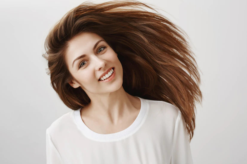 Symptoms And Causes Of Dandruff And How To Treat It